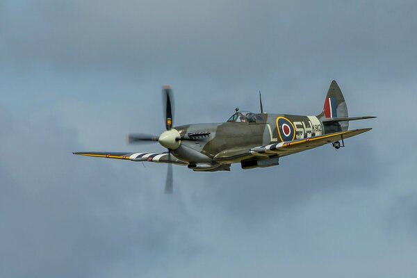 Avion de chasse Scout en vol