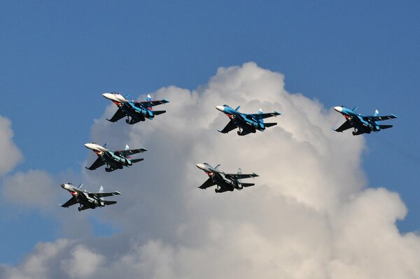 Formation of fighters in the form of a triangle