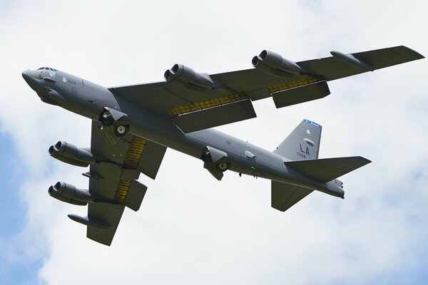 Bombardier stratégique lourd B-52