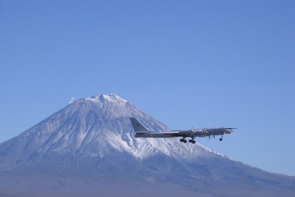 Strategic bomber tu one hundred forty two