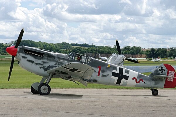 Allemand, monomoteur, chasseur à piston me-109