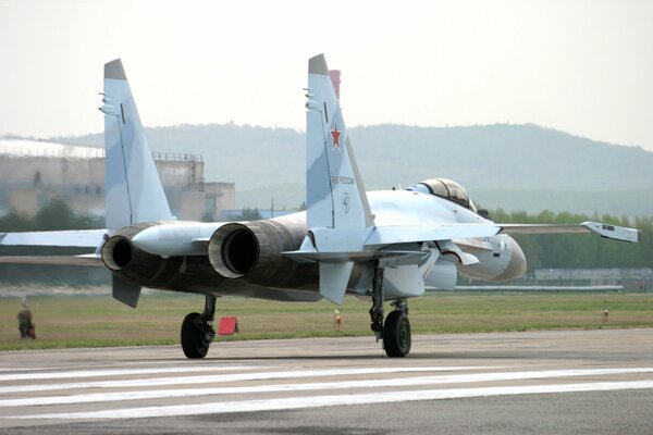 Jet da combattimento multiruolo su-35