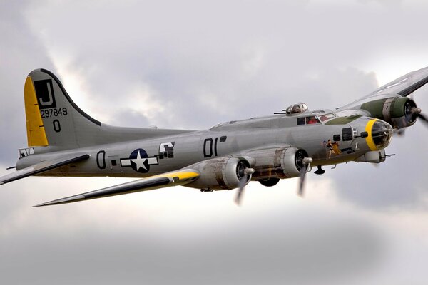 Vol d un bombardier b-17 ou d une forteresse volante