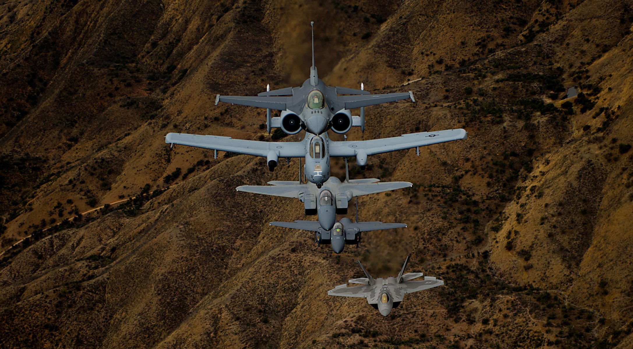 caccia f-16 f-15 a-10 f-22