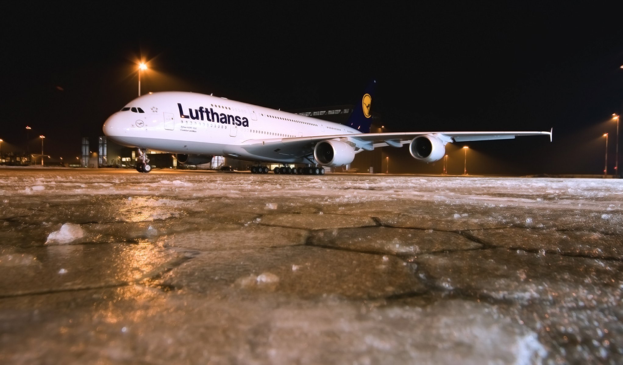 lufthansa airbus a380 noche avión avión invierno hielo aeropuerto