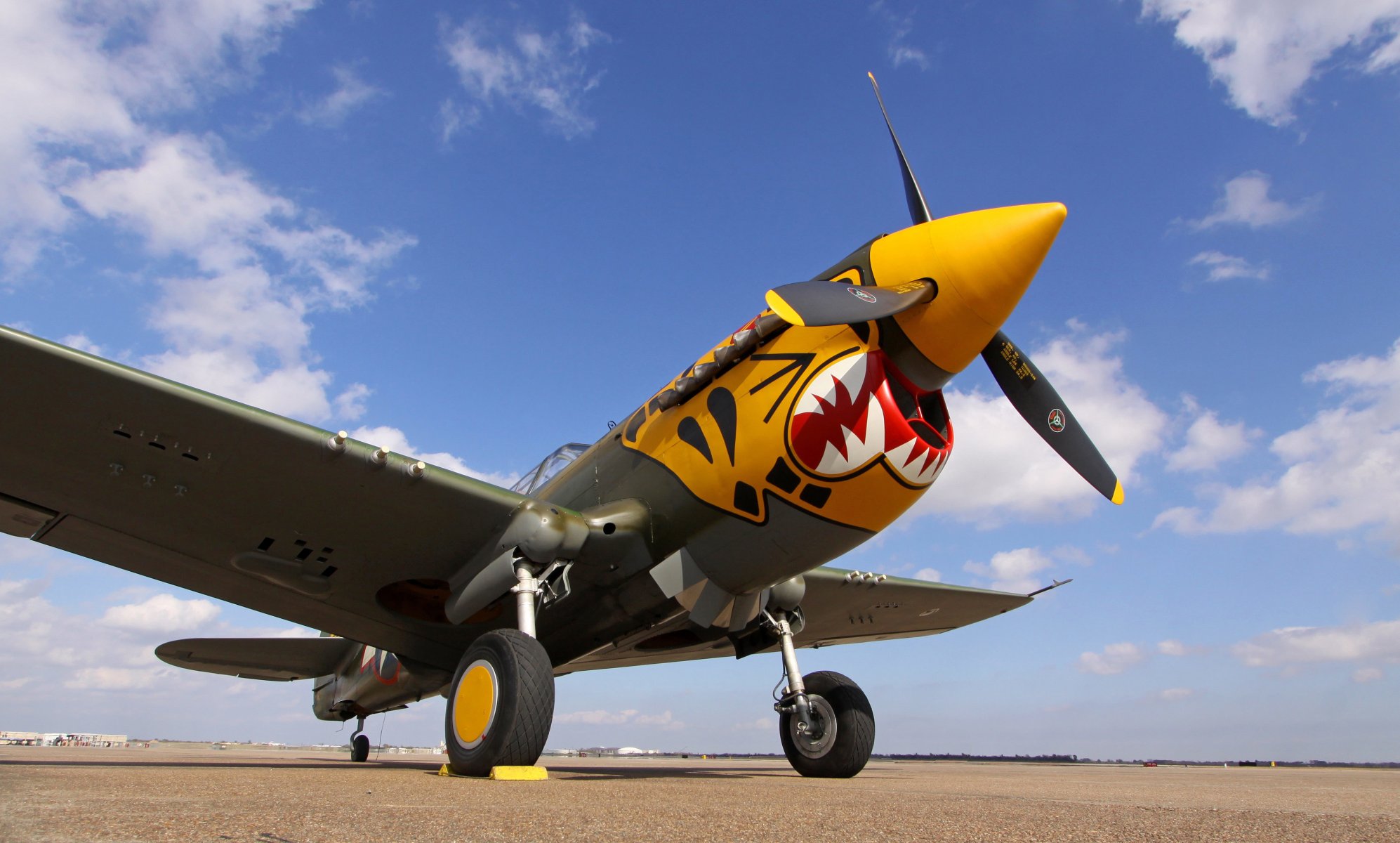 r-40 warhawk kämpfer flugplatz himmel