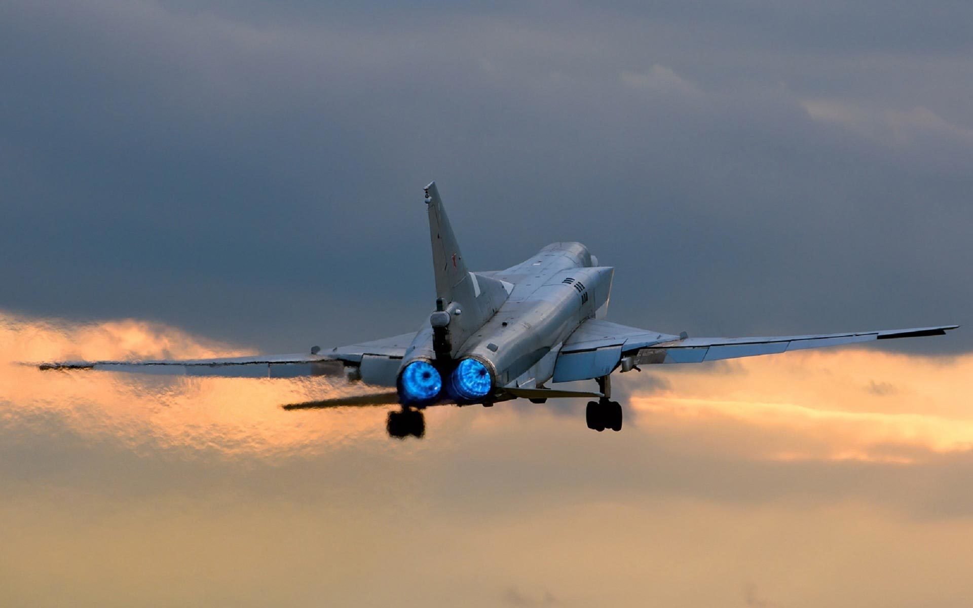 aereo tu-22m tu-22m backfire a lungo raggio supersonico bombardiere missilistico con geometria variabile ala decollo ugello