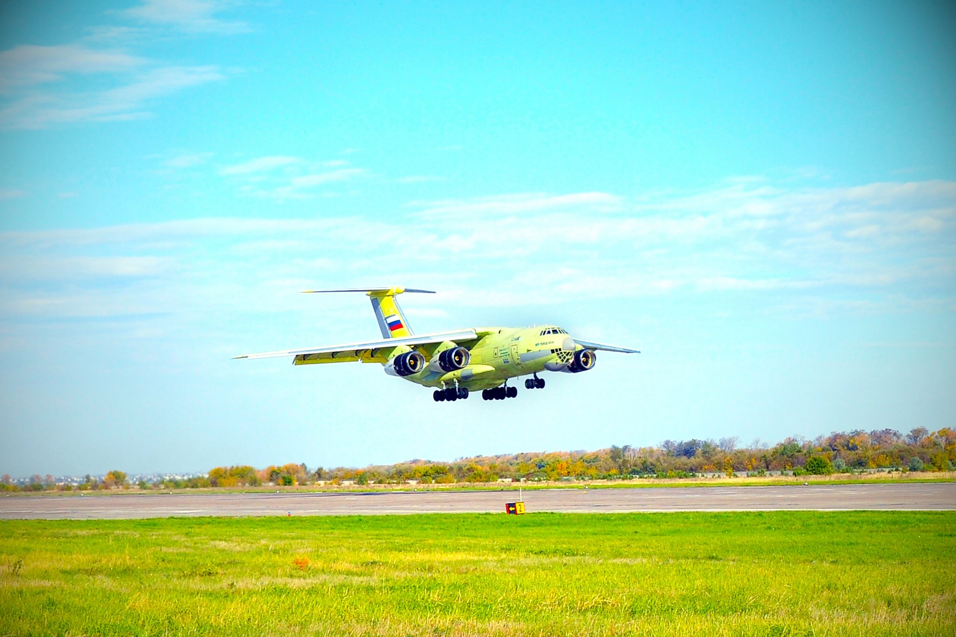 il-76 md 90a offen militär-transportflugzeug ilyushin luftfahrt start himmel russland tag