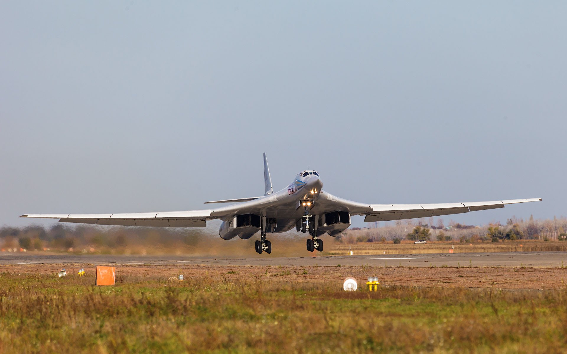 Бомбардировщики ракетоносцы. Ту-160 белый лебедь. Стратегический бомбардировщик ту-160. Ту-160м2. Ту-160 ВВС СССР.