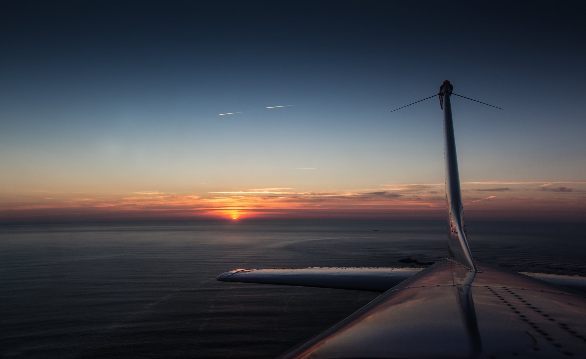 avión cessna puesta del sol