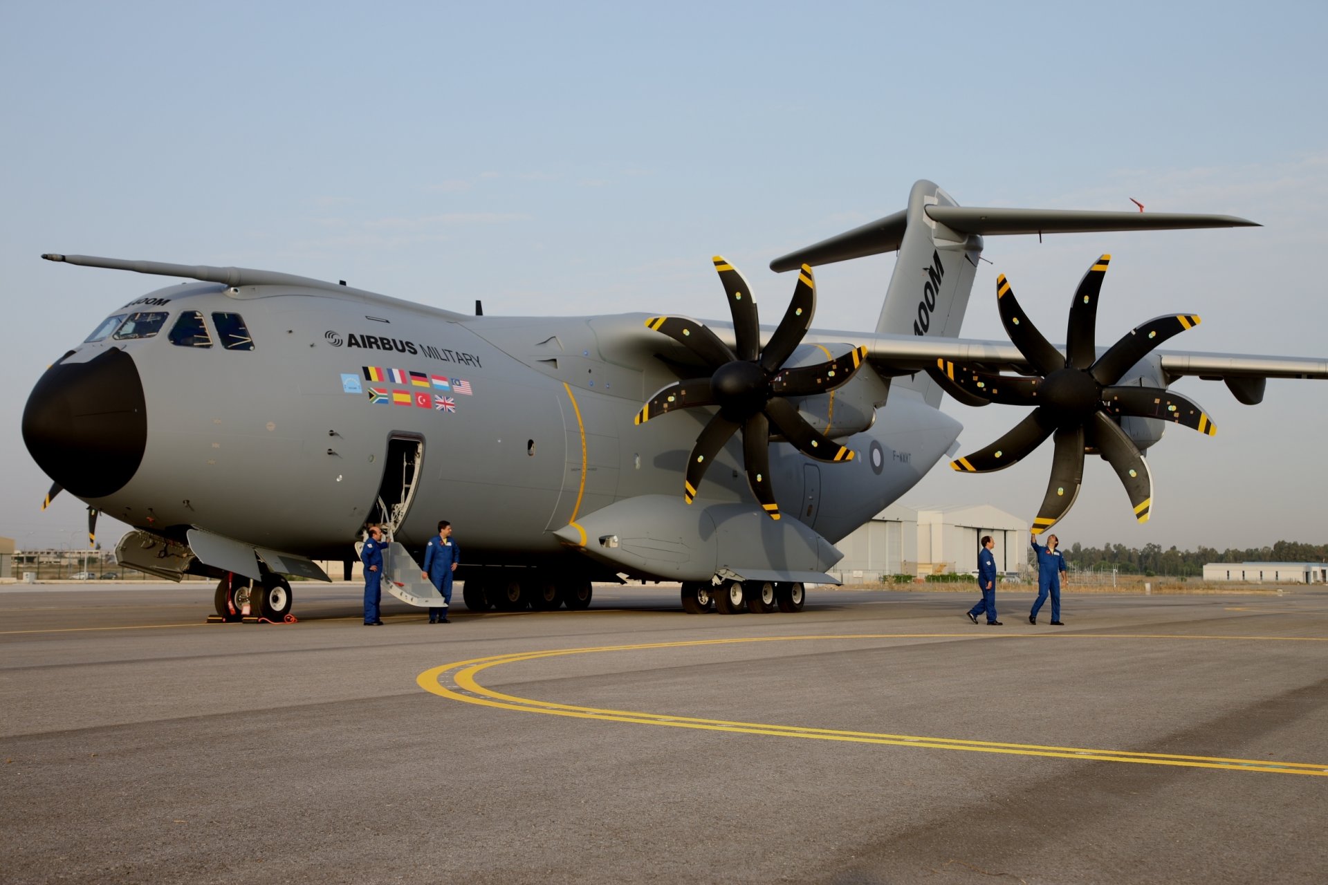 airbus a400m cuatro motores turbohélice transporte militar avión