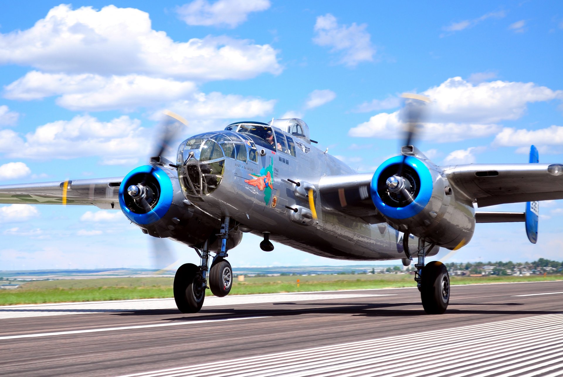 militar histórico club avión américa del norte b-25 mitchell américa del norte b-25 mitchell americano bimotor todo metal bombardero medio radio acción estados unidos segunda guerra mundial espectáculo aéreo privado colección retro