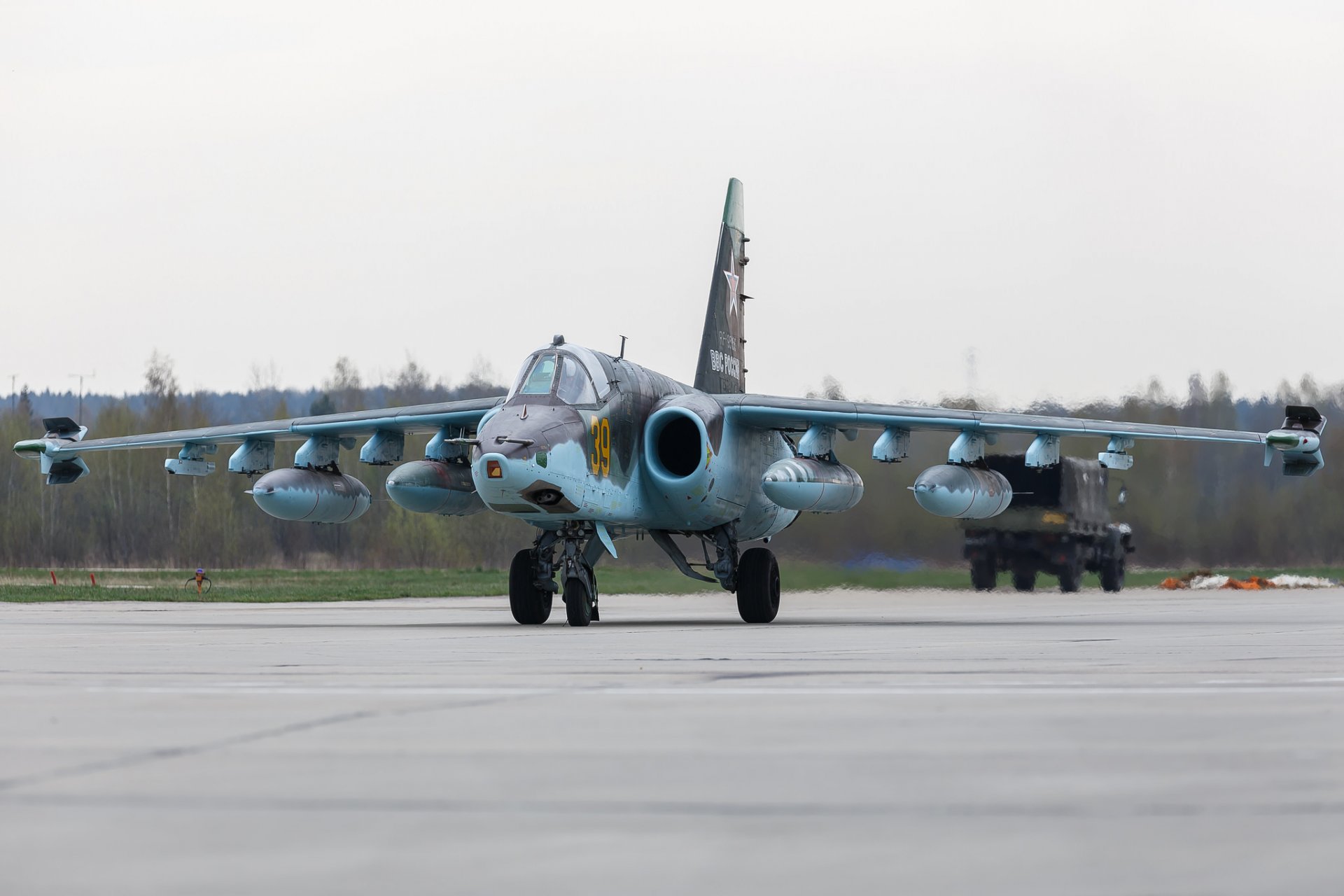 ukhoi su-25 rook book subsonic attack airport