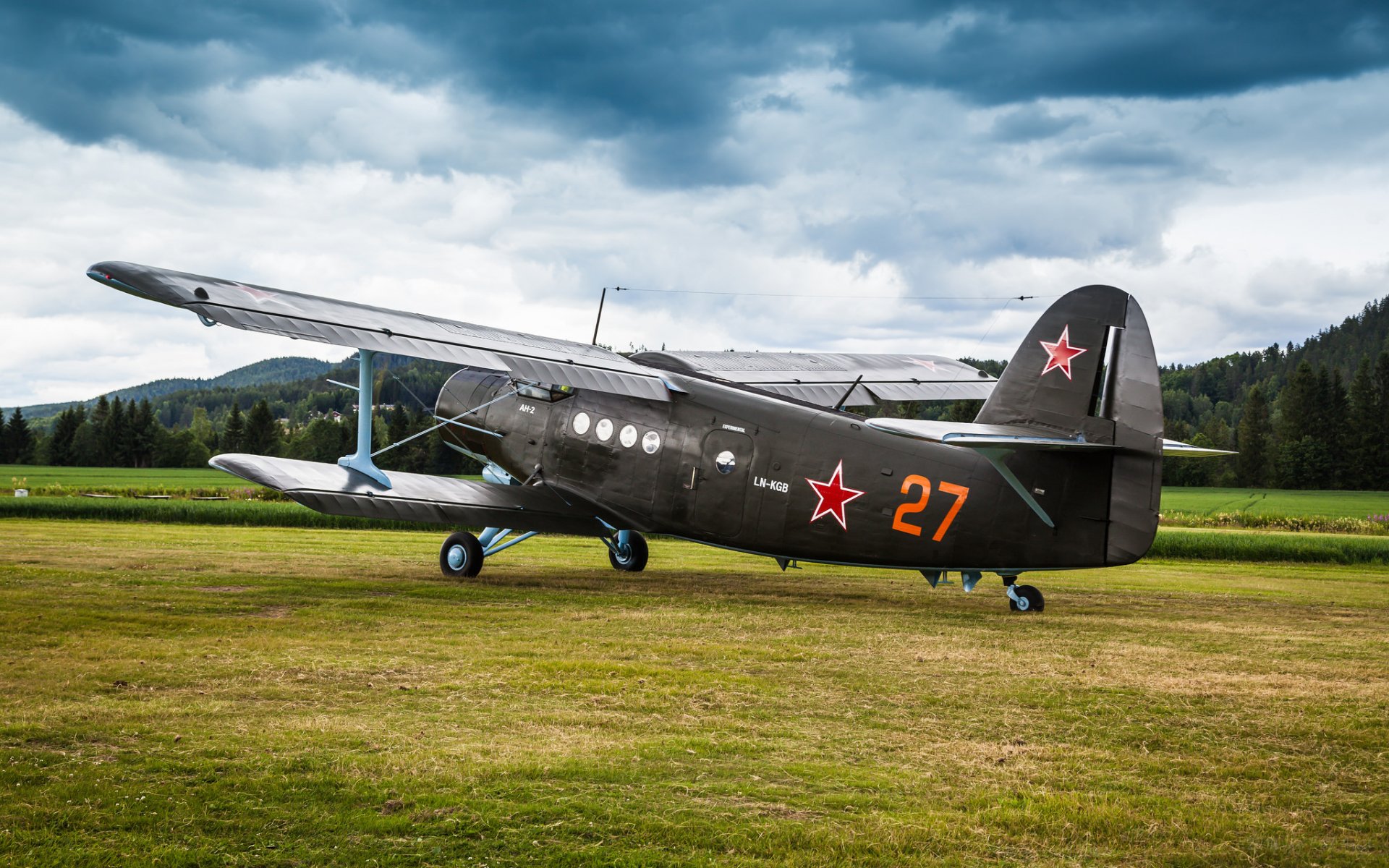 antonow an-2 wielozadaniowy samolot dwupłatowiec lotnisko