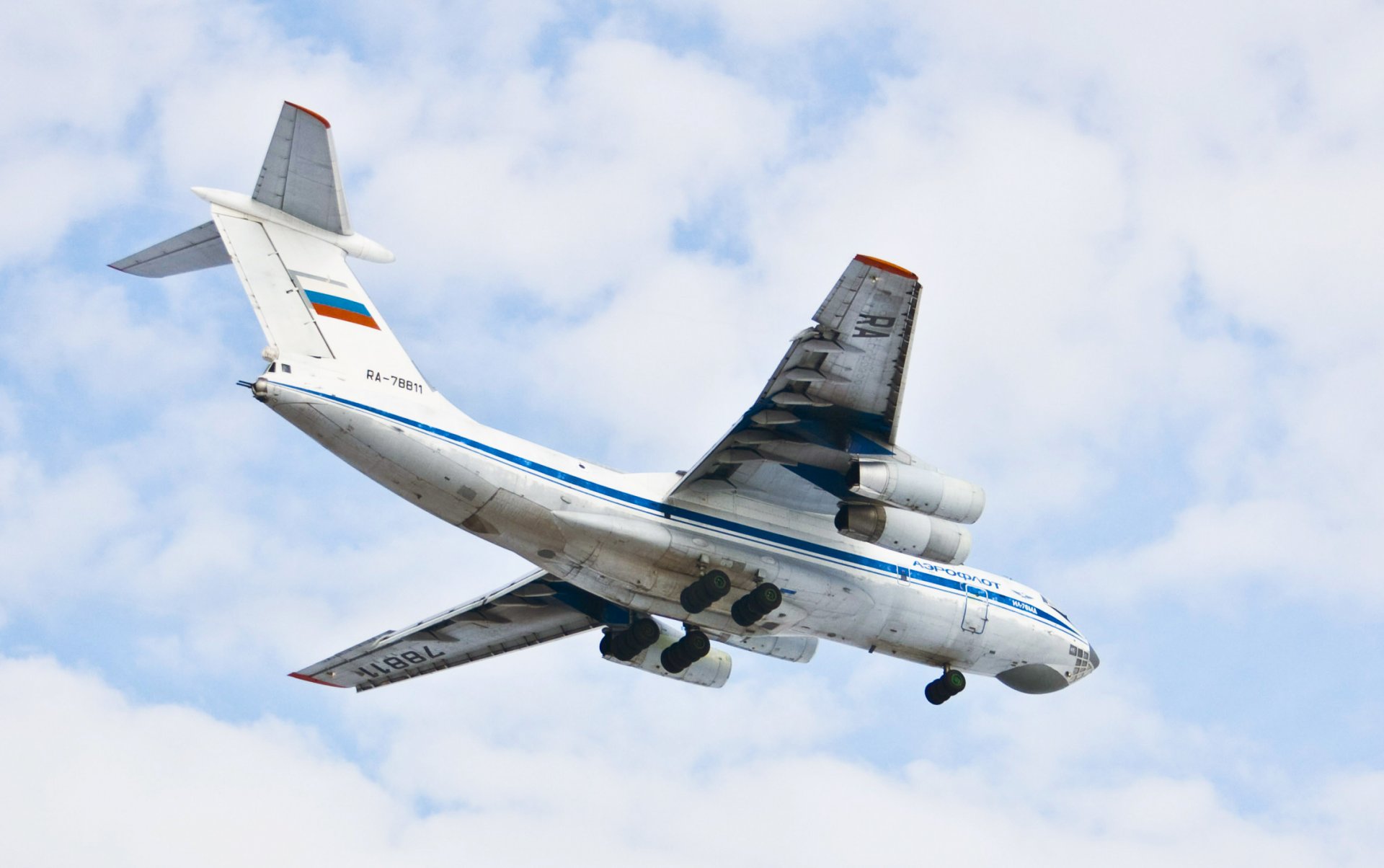 il-76 md franco avión de transporte militar ilyushin aviación cielo vuelo alas turbinas