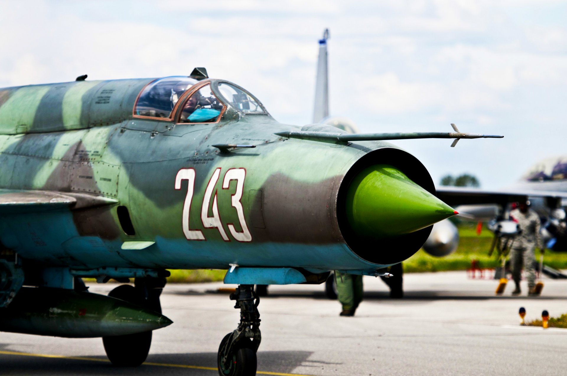 mig-21 fishbed chasseur polyvalent mikoyan gurevich supersonique aviation nez