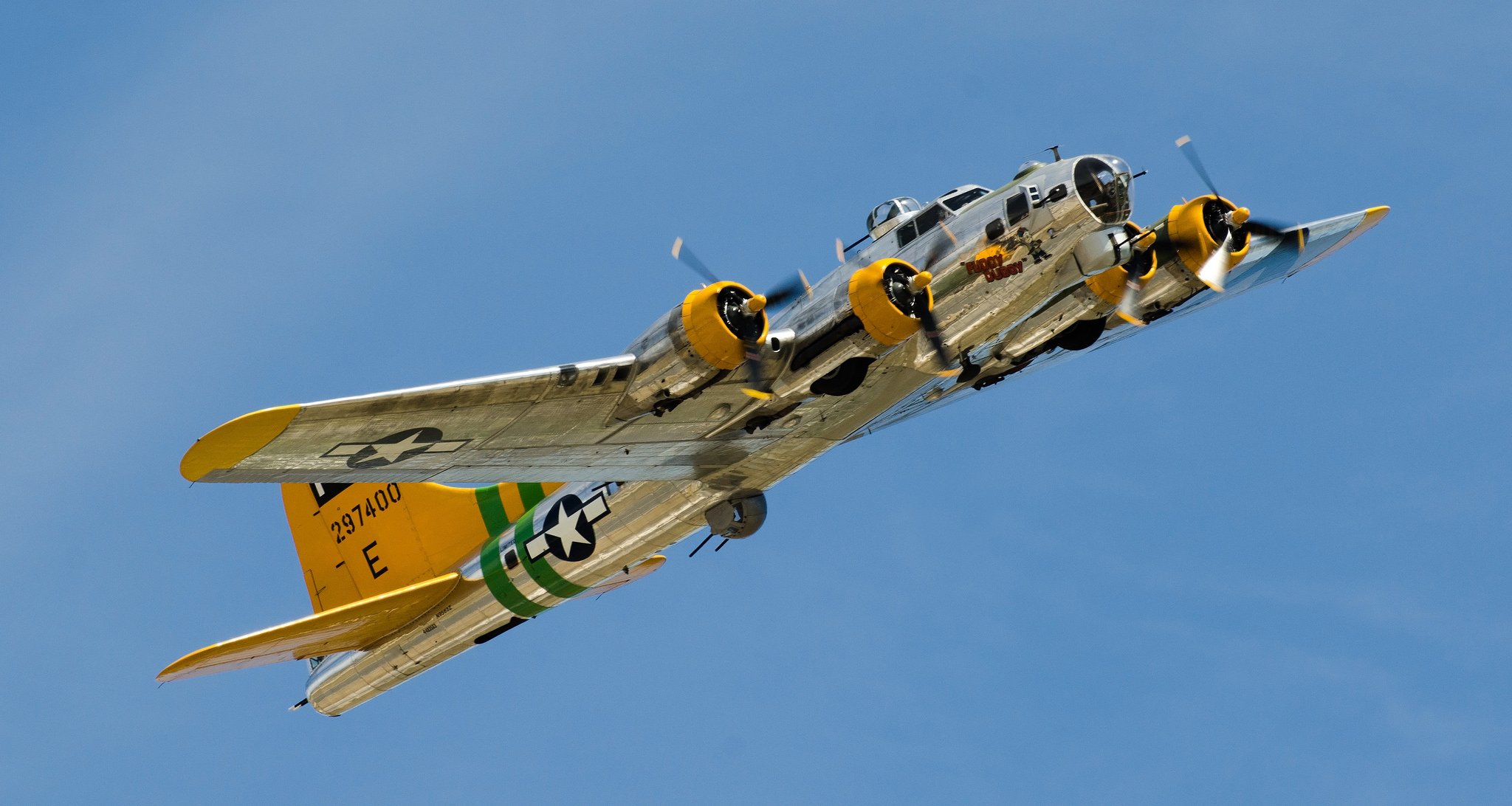 b-17 fortezza volante fortezza volante bombardiere pesante quadrimotore