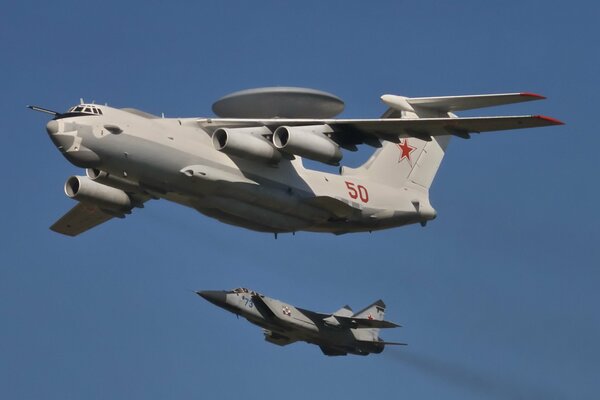 A-50 samolot wykrywania radaru. MiG-31 dwumiejscowy myśliwiec