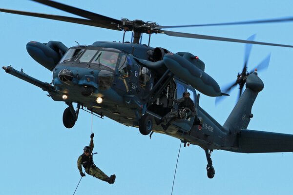 Disembarkation of the crew from a multi-purpose helicopter