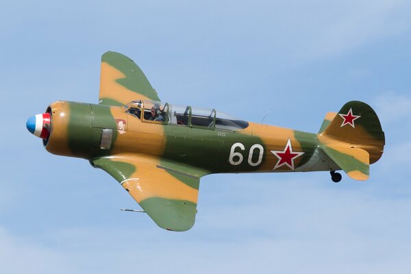 Caza de entrenamiento soviético Yak-11