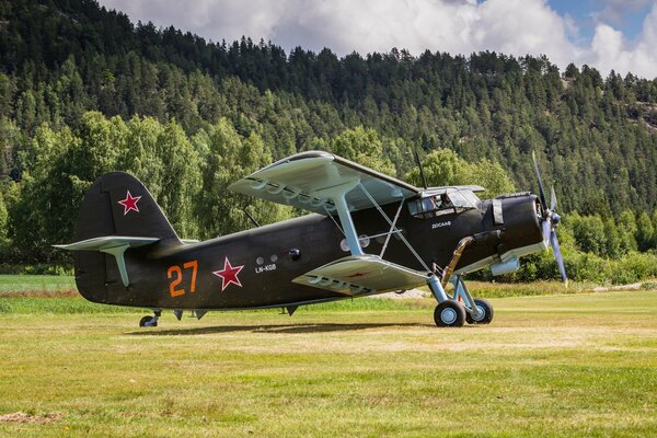 Flugzeug Antonov na-2 schöne Aussicht