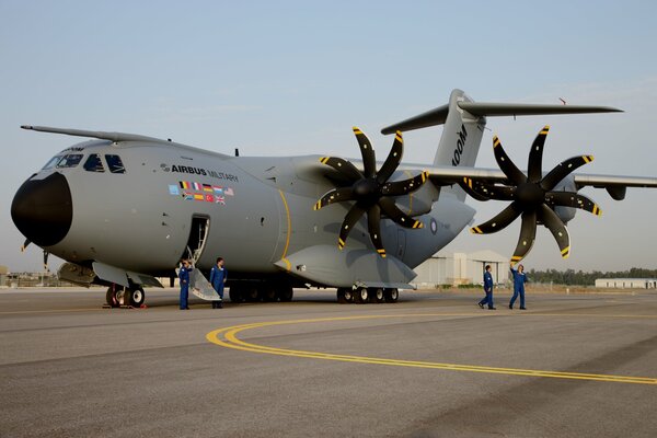 Airbus A400M quadrimoteur de transport militaire