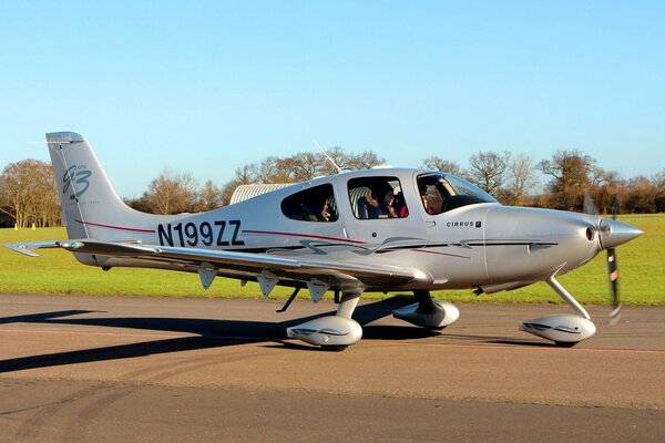 Das amerikanische Flugzeug ist sehr leicht und einmotorig für den privaten Gebrauch geeignet