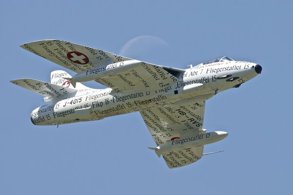 Cazabombardero hawker Hunter en el aire