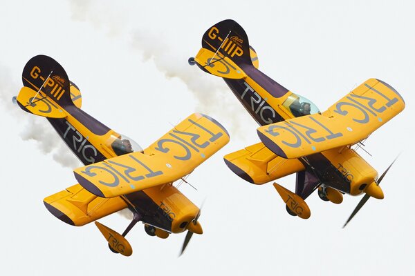 Bunter Auftritt während der festlichen Flugshow