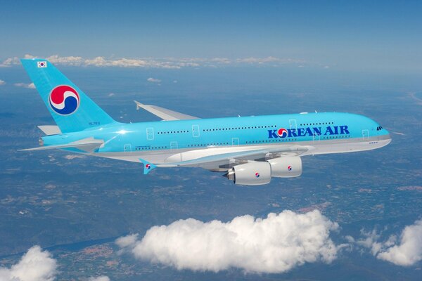 Avion Airbus de Korean Airlines dans le ciel régional