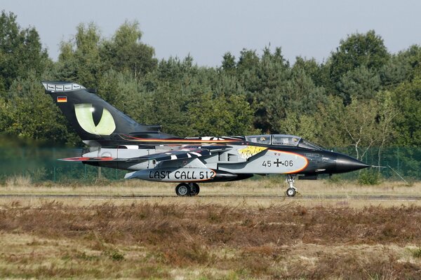 Militar multi-propósito avión caza bombardero