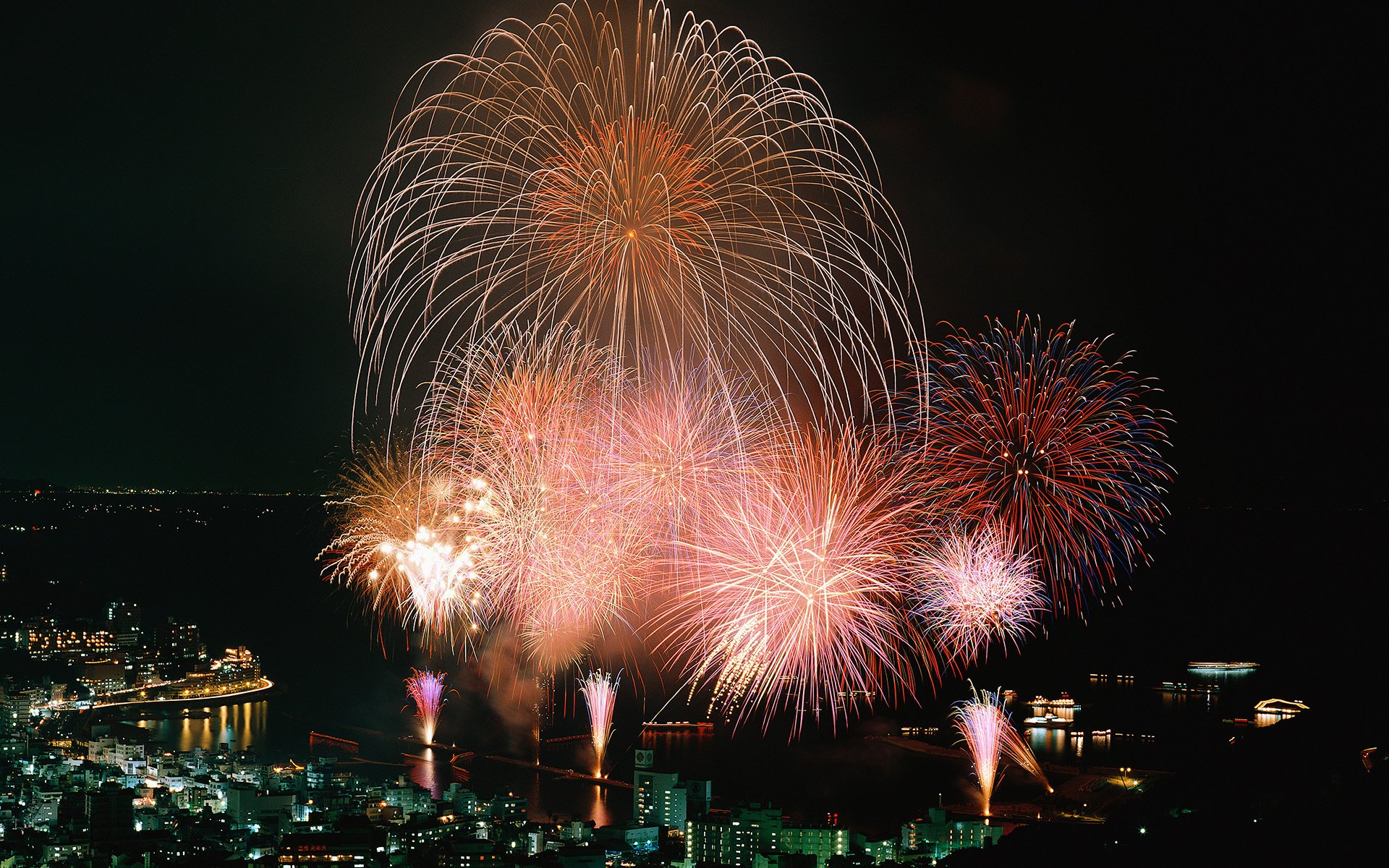 fuochi d artificio shizuoka. giappone fuochi d artificio saluto