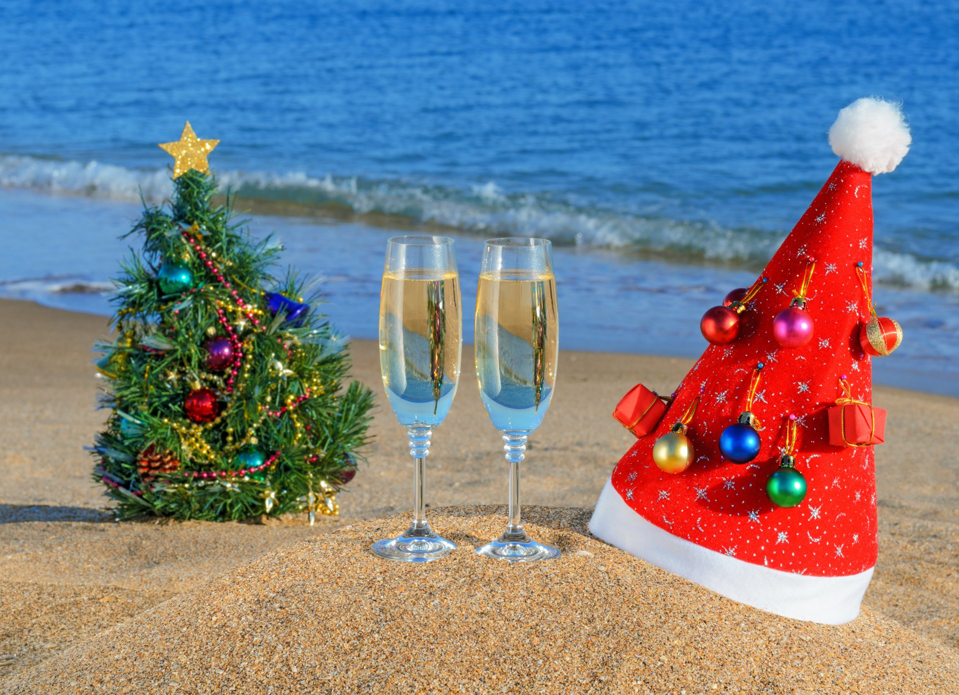 christmas new year holiday toys glasses cap sand beach sea ocean