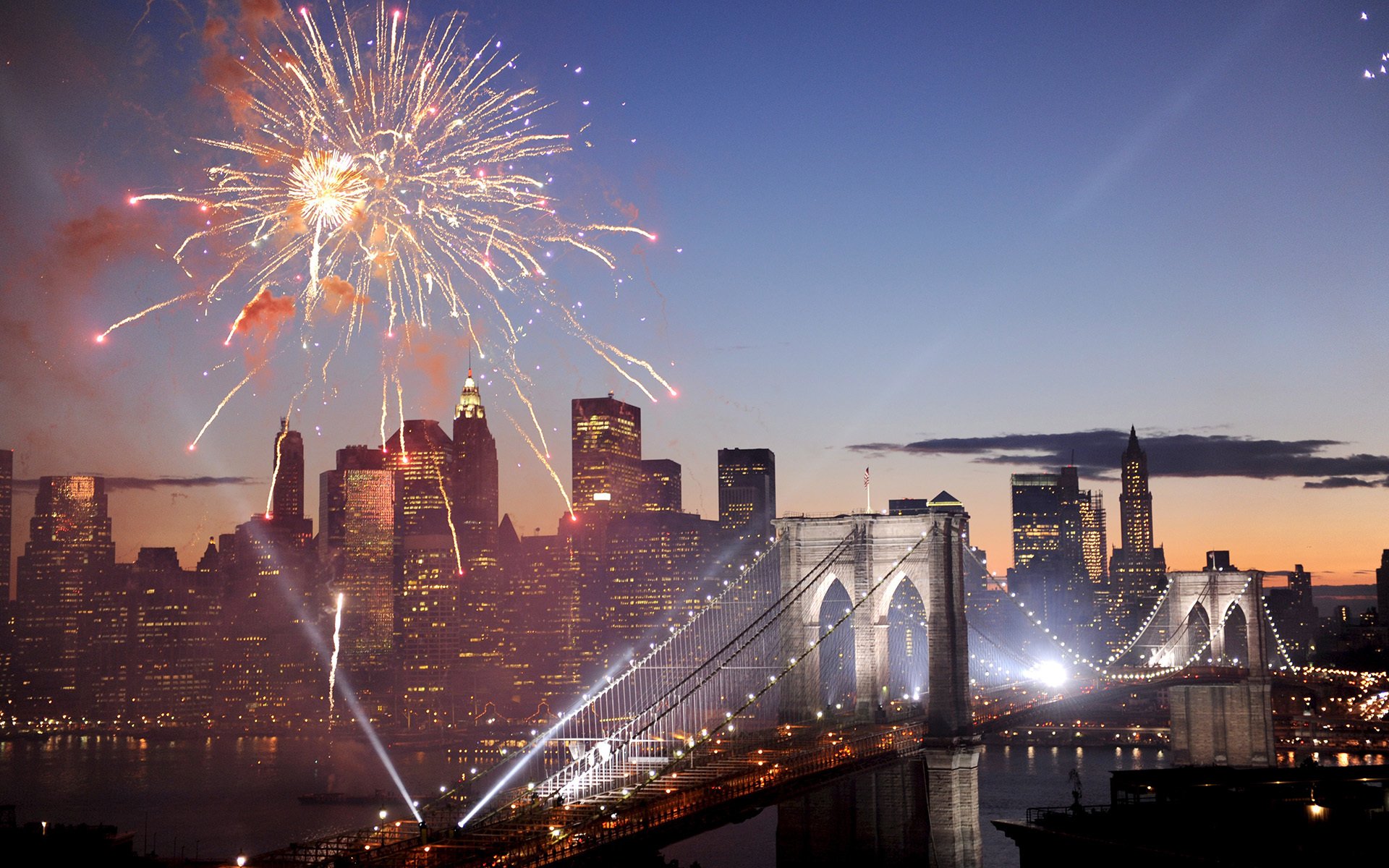 fuegos artificiales puente de brooklyn nueva york estados unidos fuegos artificiales saludo américa nueva york puente