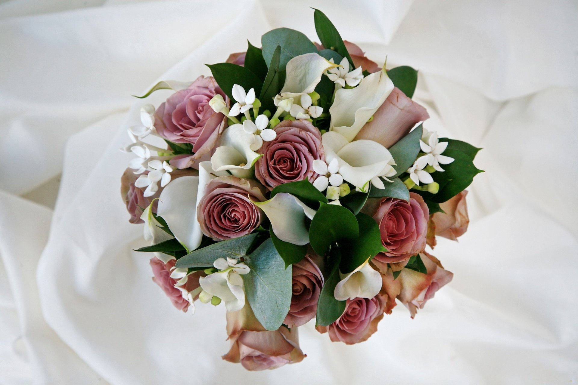 bouquet composition roses callas