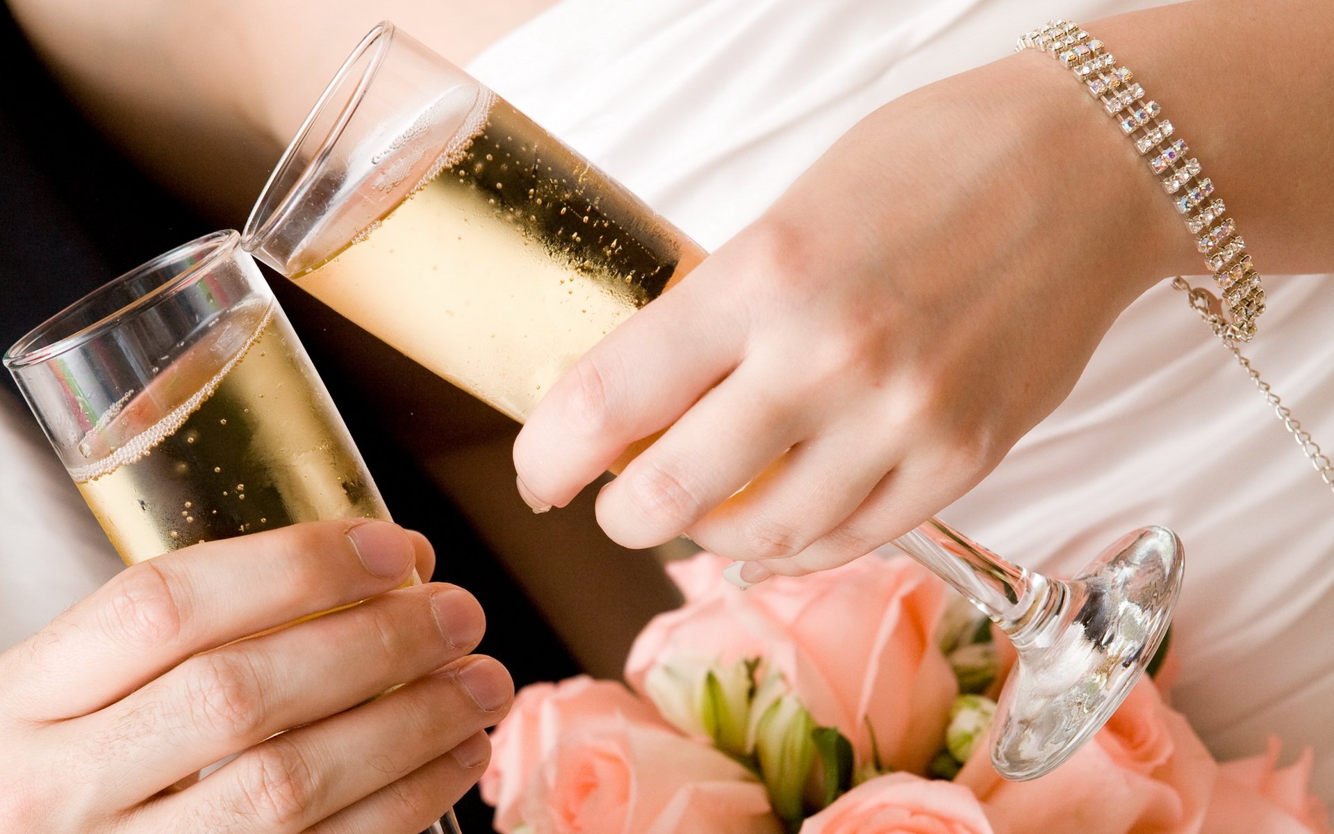 wedding glasses champagne hands bracelet