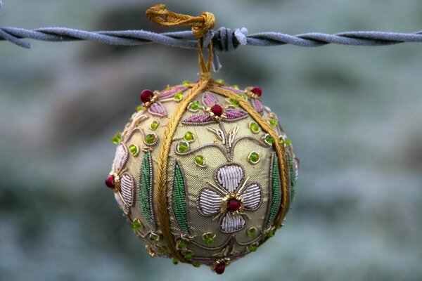 A New Year s toy with your own hands made of beads