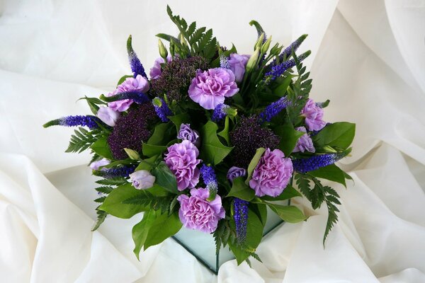 Bouquet with pink carnations in a box