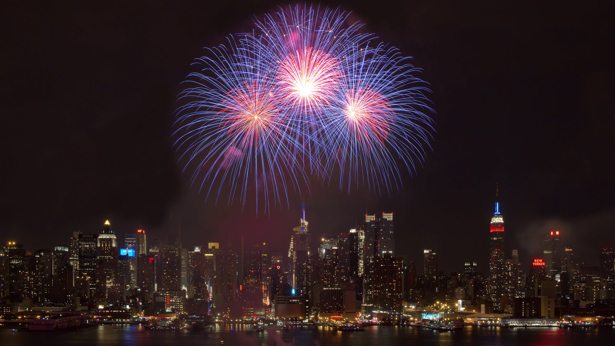 urlaub gruß feuerwerk stadt gebäude nacht erholung 2560x1440