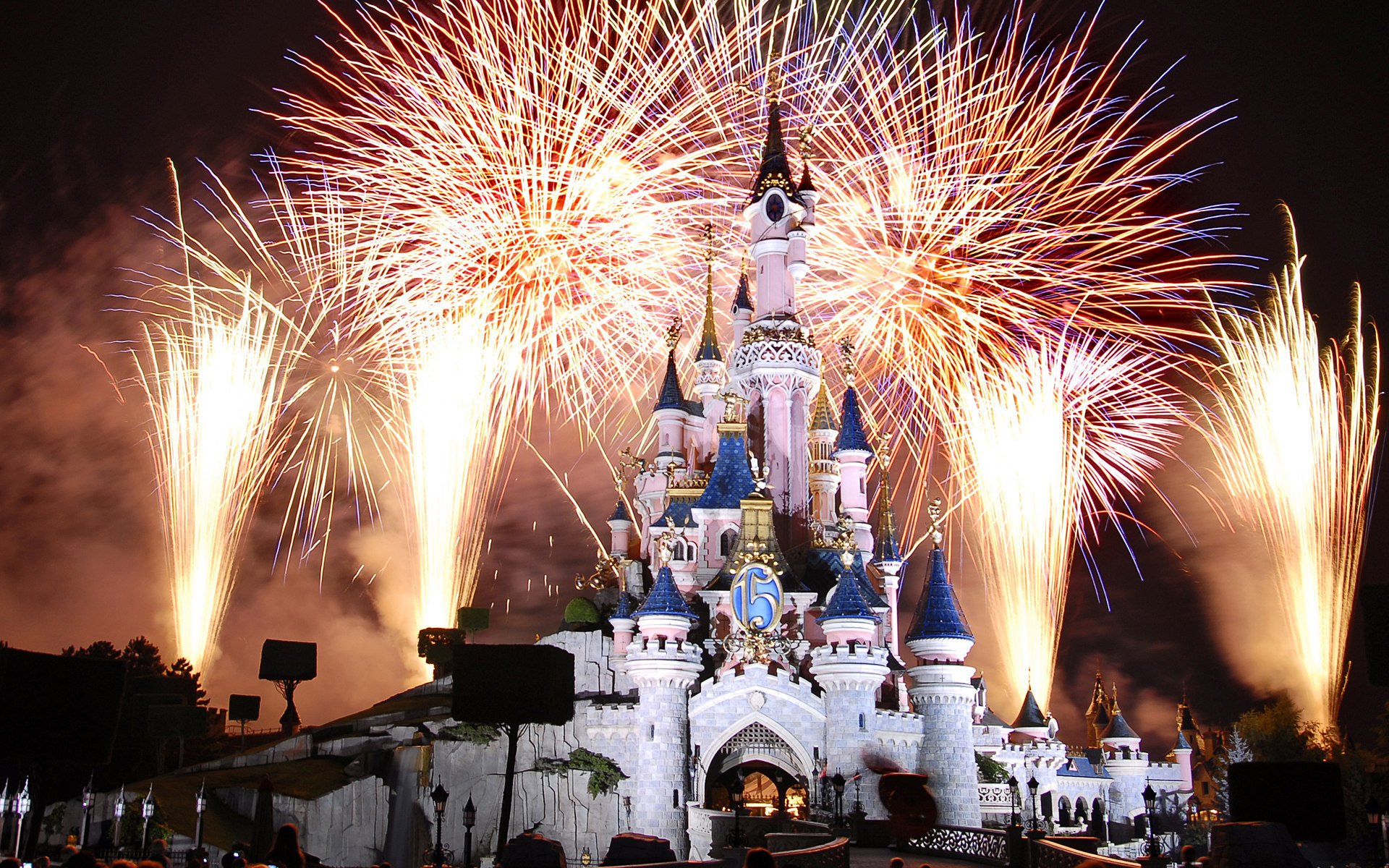 nacht schloss disneyland feuerwerk paris frankreich cinderella castle