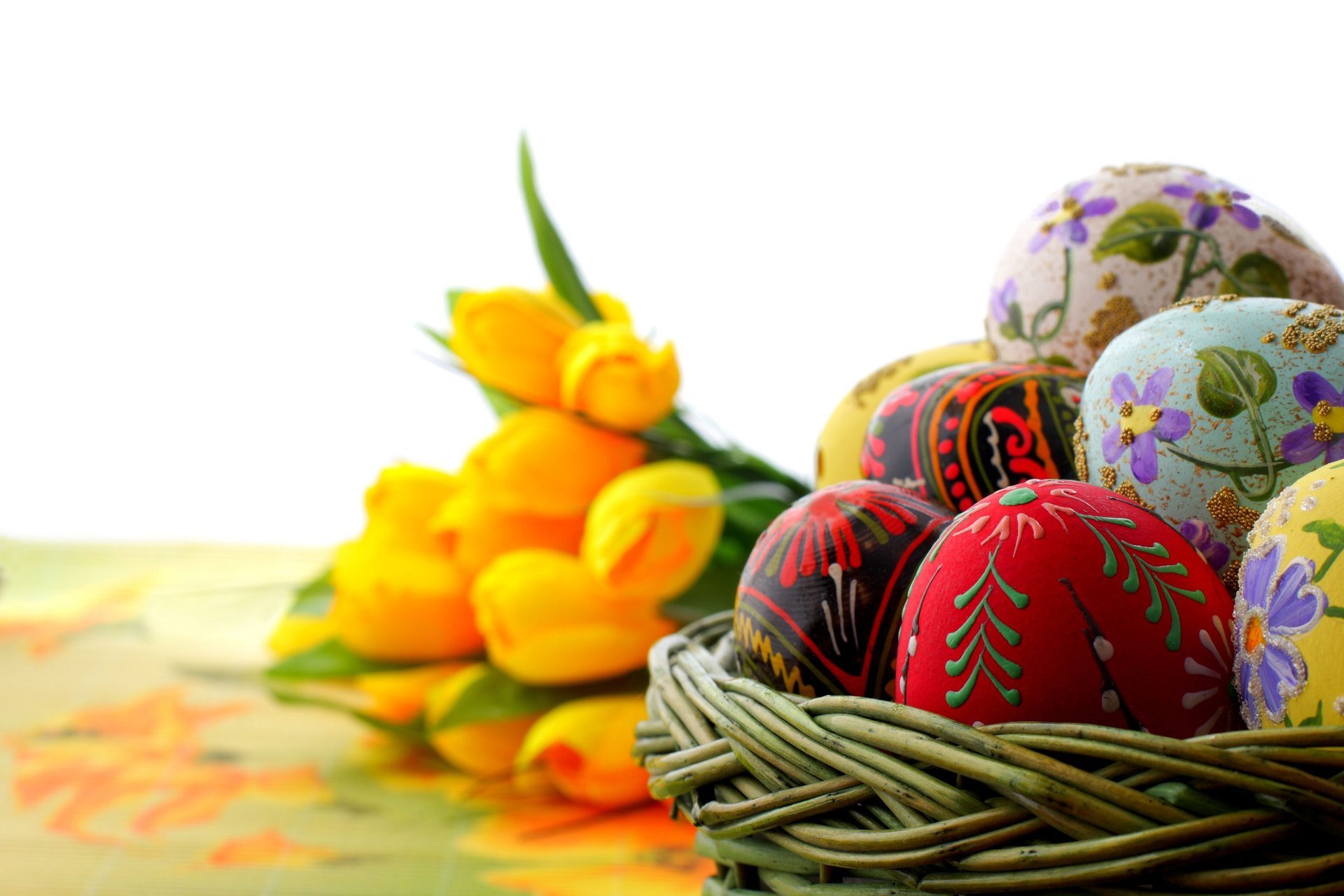 pasqua vacanza dipinto uova macro ornamento dipinto messa a fuoco tulipani