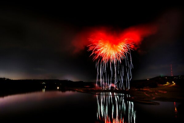 Salut sur l eau la nuit