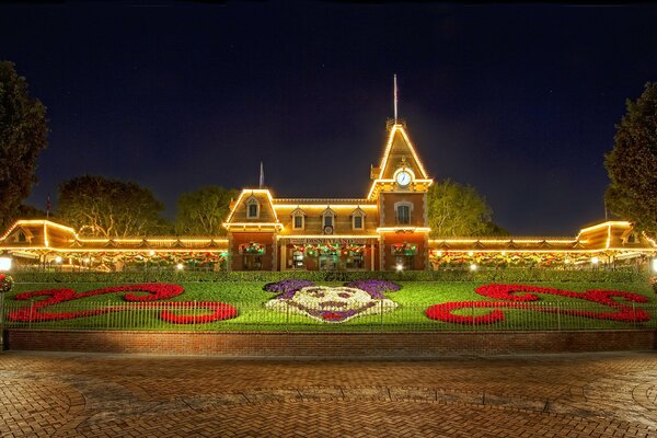 Noël à Disneyland. Maison en pain d épice