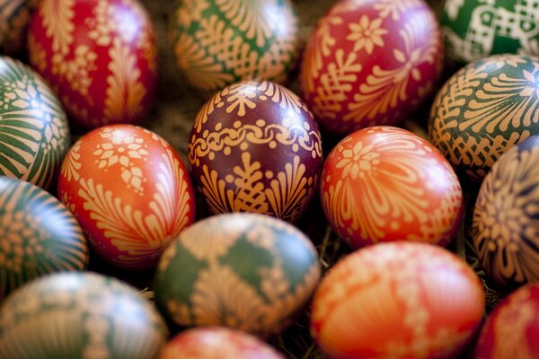 Beautiful Easter eggs with patterns