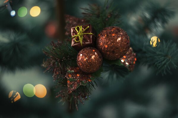 Gift and balloons hanging on the Christmas tree