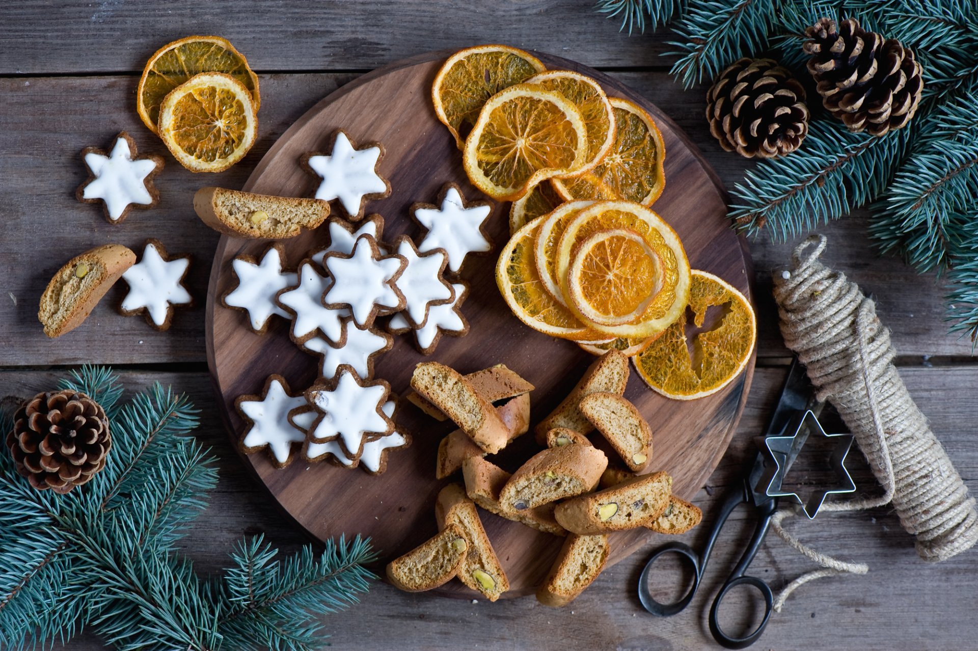 biscuits nouvel an étoiles glaçage oranges vacances cônes branches sapin nouvel an noël