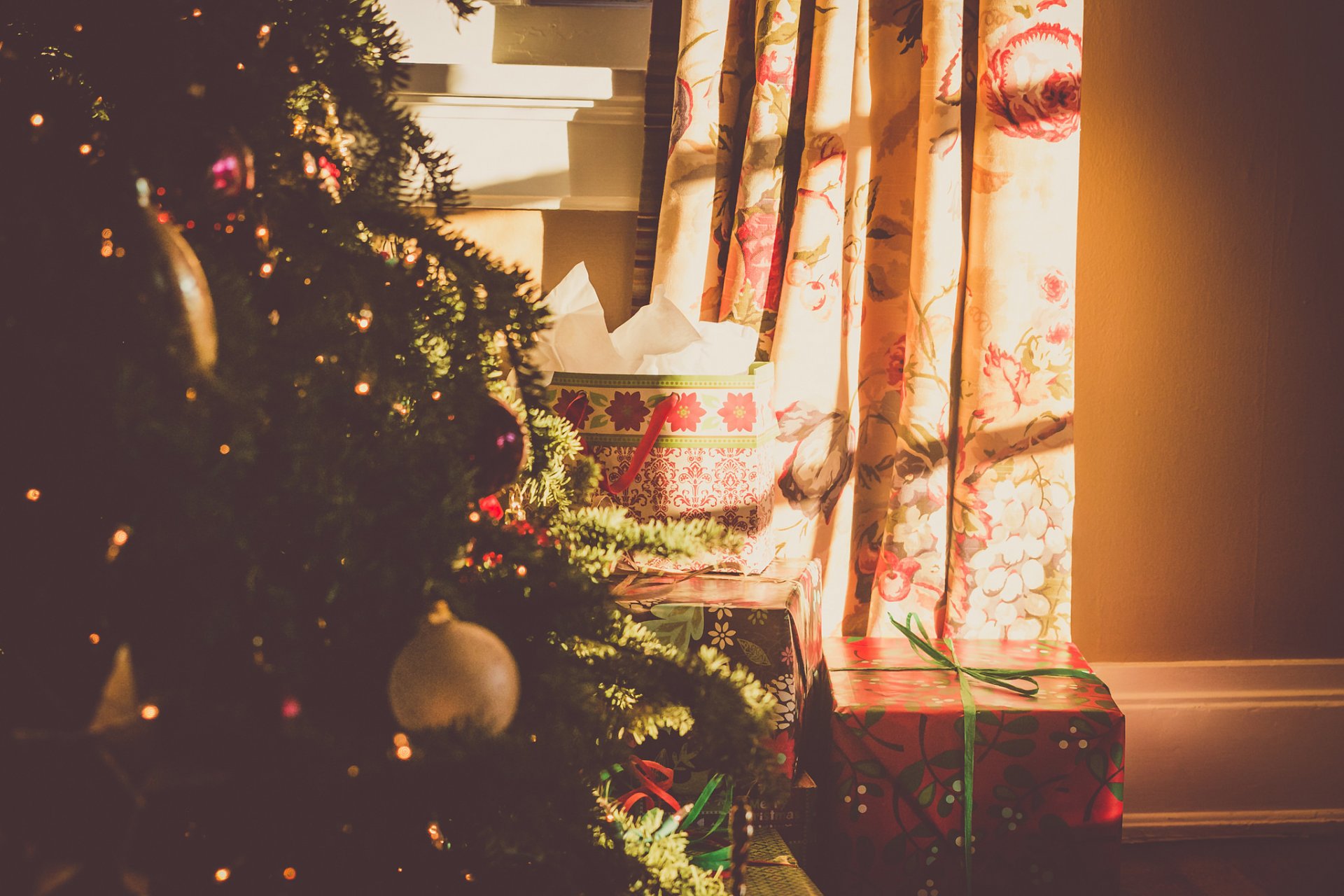 árbol de navidad regalos vacaciones año nuevo