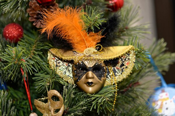 Spielzeugmaske für den Weihnachtsbaum im Jahr 2015