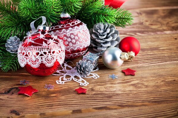 Bolas de Navidad caladas para unas vacaciones divertidas