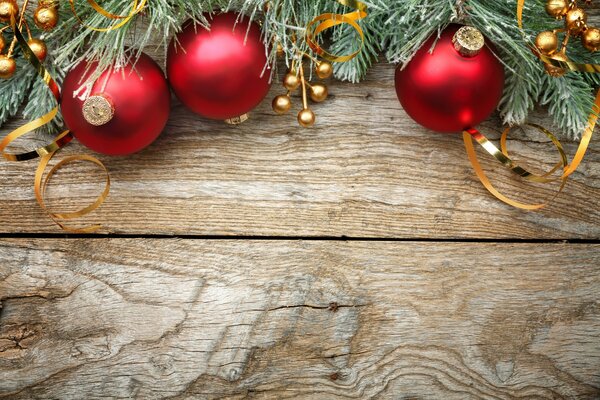 Red balloons near the Christmas tree